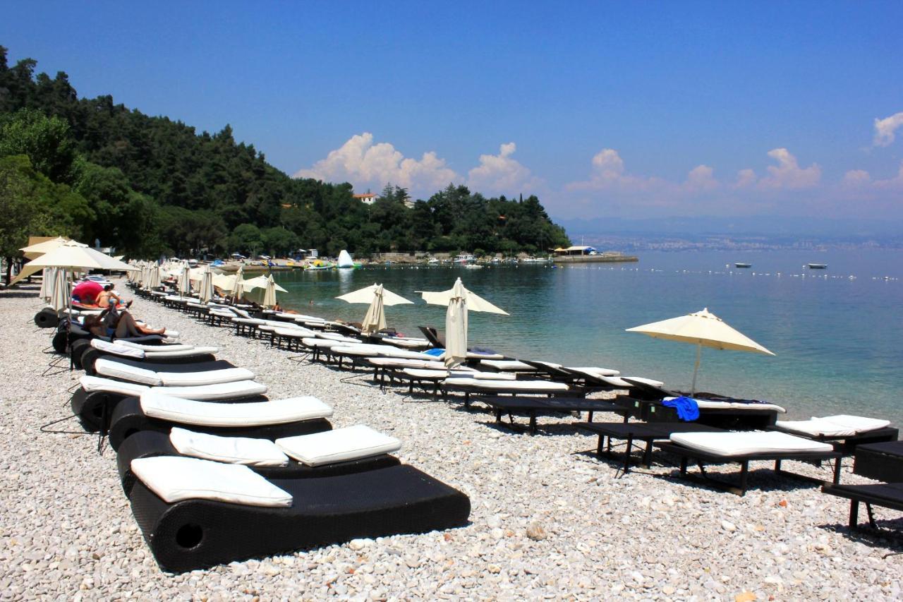 Apartments By The Sea Medveja, Opatija - 7720 Ловран Екстер'єр фото