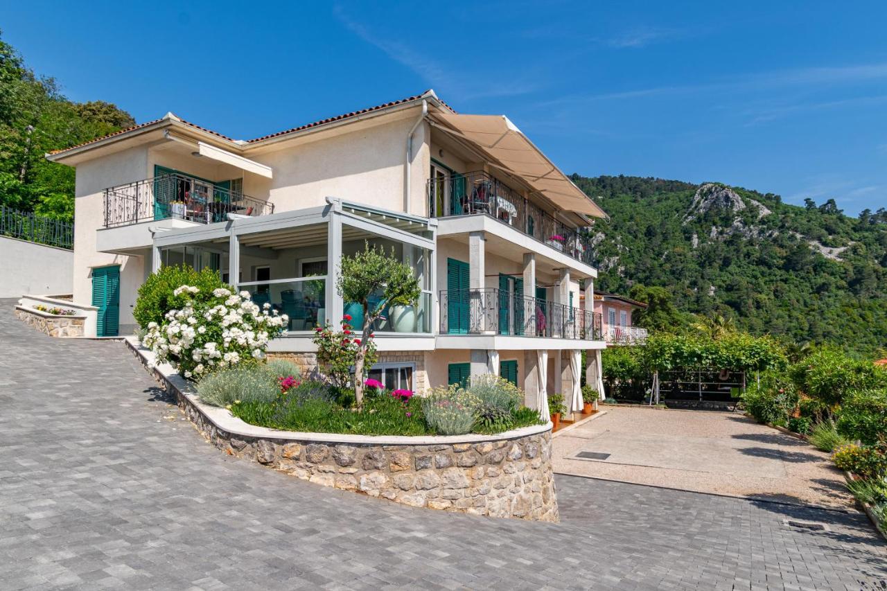 Apartments By The Sea Medveja, Opatija - 7720 Ловран Екстер'єр фото