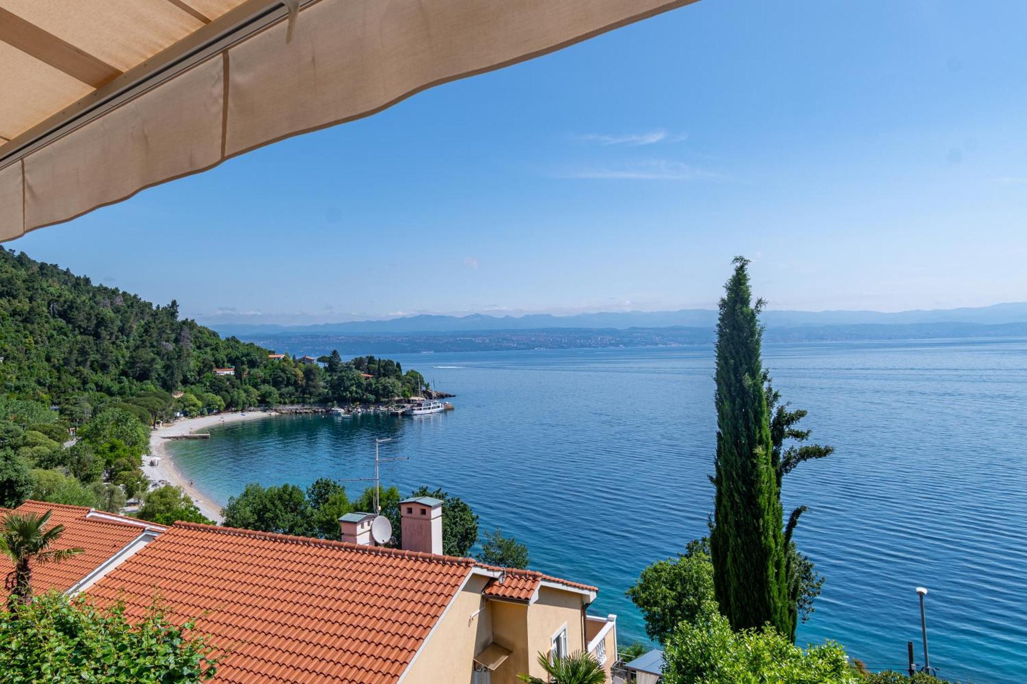 Apartments By The Sea Medveja, Opatija - 7720 Ловран Екстер'єр фото